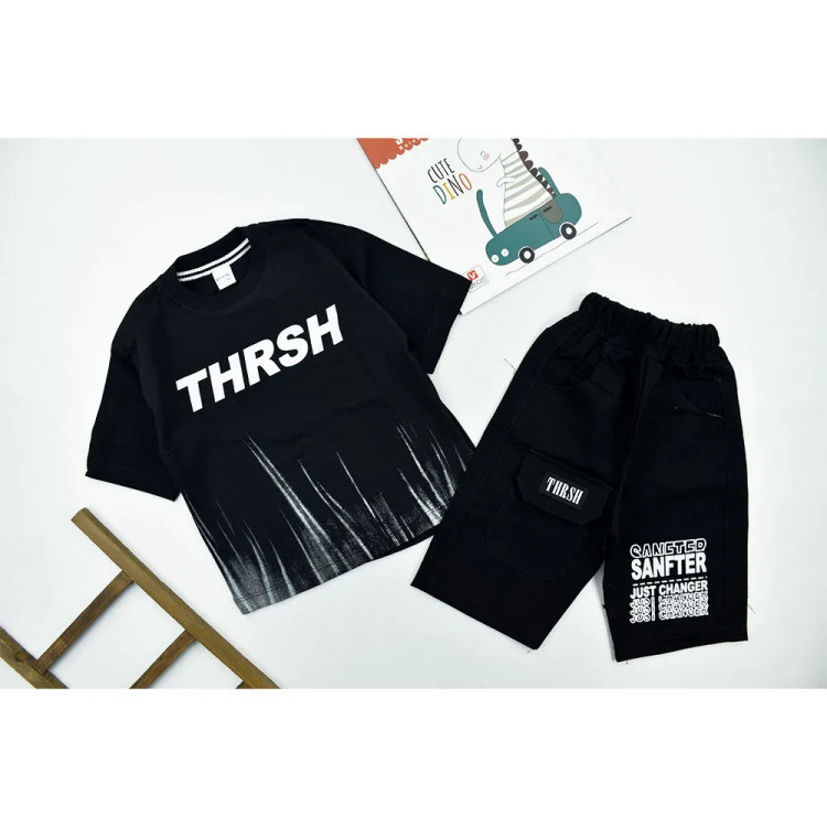 ست تیشرت و شلوارک پسرانه مشکی طرح THRSH جنس پنبه و کتان