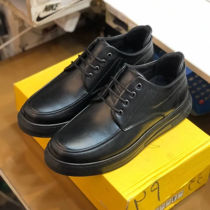 کفش روزمره مردانه مدل رایان رویه چرم صنعتی زیره پیو سبک و راحت
