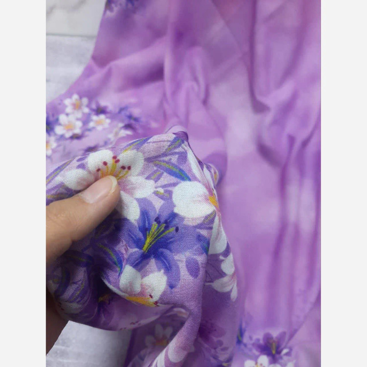روسری نخی کاستوم طرح یاسمن ابعاد 140 در 140 چرخ دوز