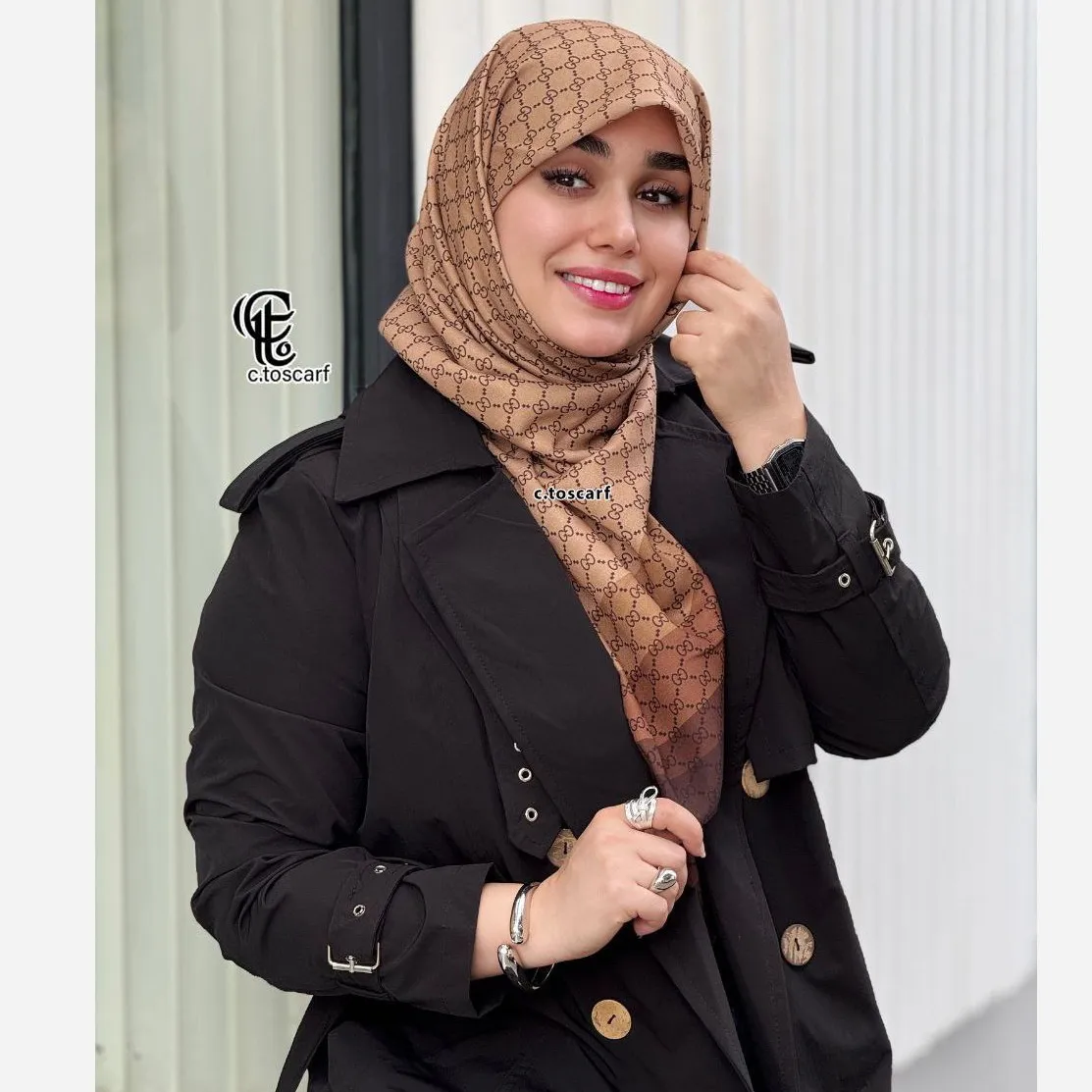 روسری نخ کاستوم طرح گوچی حاشیه قهوه ای زمینه نسکافه ای سایز بزرگ