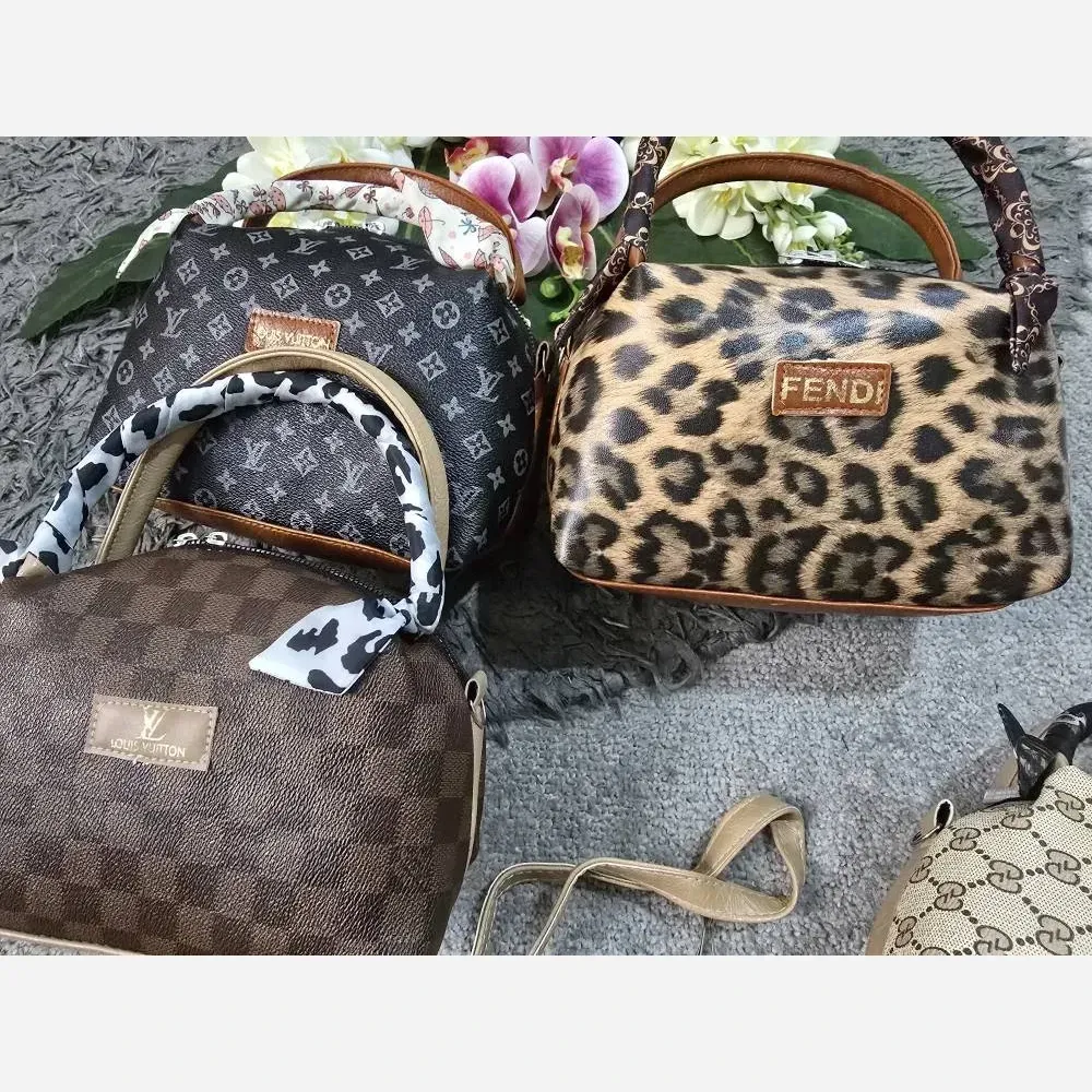 کیف مژگان چرمی با کیفیت جادار بند بلند سایز آزاد رنگ بندی پلنگی موکا گوچی ال وی