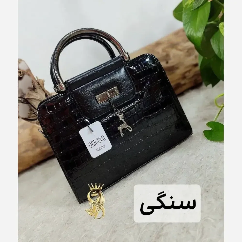 کیف مجلسی زنانه مدل اهو جنس ورنی درجه یک ابعاد 19 در 25 سانتیمتر