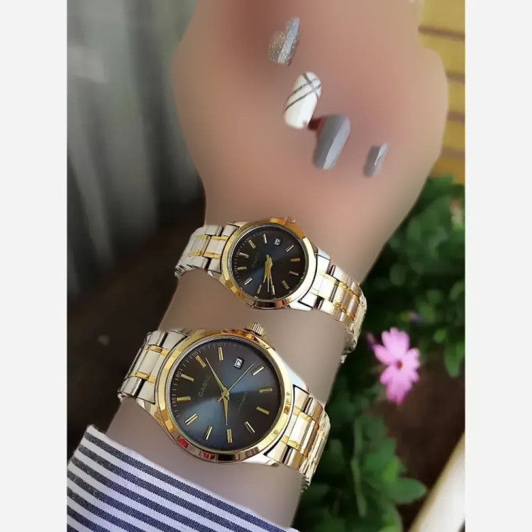 ست ساعت مچی زنانه و مردانه کاسیو بند استیل نقره ای طلایی صفحه مشکی با تقویم روزشمار و جعبه کادویی
