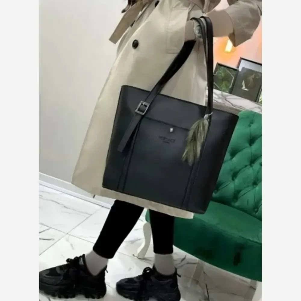 کیف دانشجویی بزرگ چرم صنعتی مدل منگوله دار رنگ مشکی