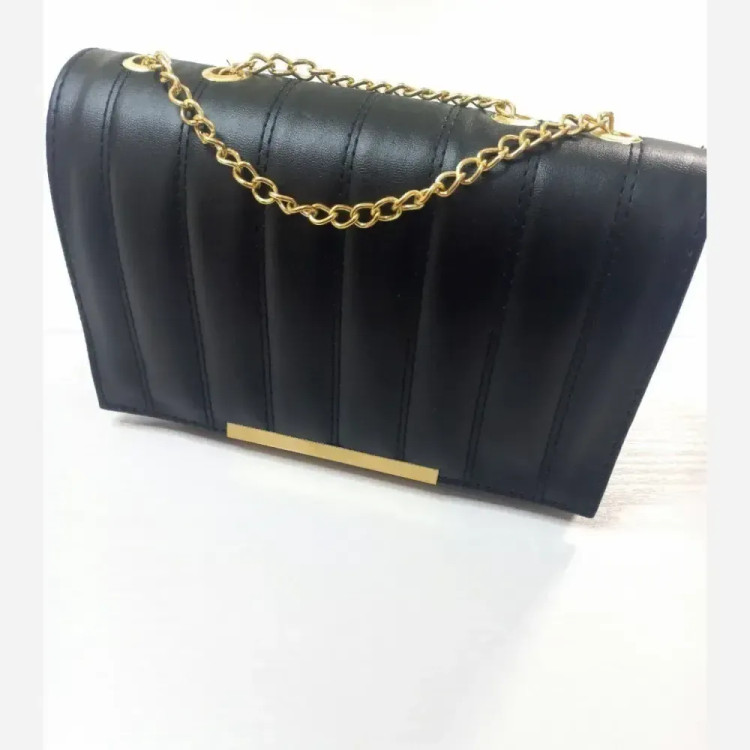 کیف دوشی چرم مدل لنسر رنگ مشکی ابعاد 23 در 14 سانتیمتر
