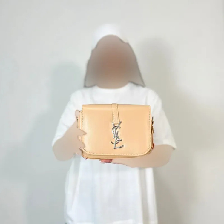 کیف دوشی زنانه چرم مصنوعی YSL ابعاد 20 در 16 سانتیمتر
