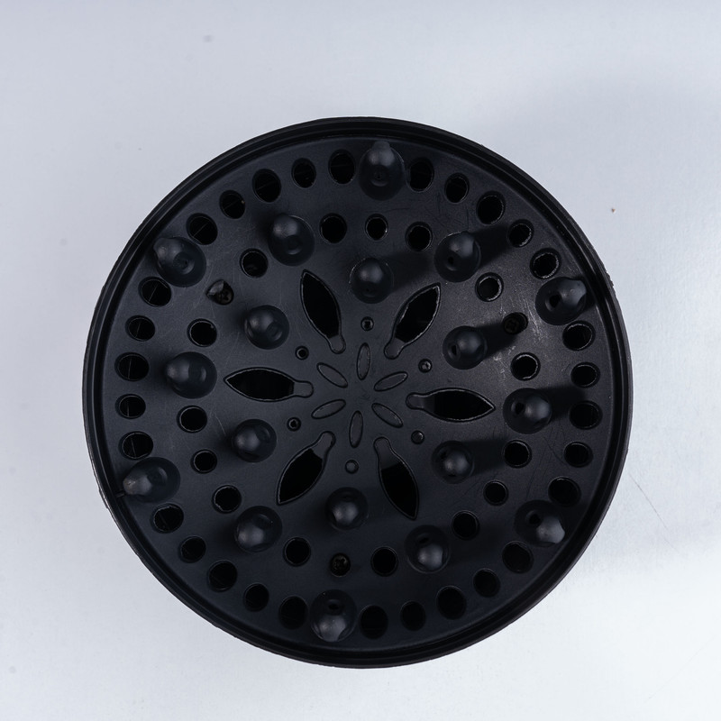 سشوار حرفهای 2400 وات رومئو مدل RM-5050، موتور AC، وزن 450 گرم، المنت فلز، دارای سری متمرکزکننده باریک، متمرکزکننده پهن با ویژگی صافکنندگی، حجمدهندگی، با قابلیت تنظیم دما، باد سرد
