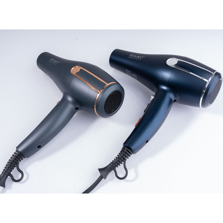 سشوار حرفهای 2400 وات رومئو مدل RM-5050، موتور AC، وزن 450 گرم، المنت فلز، دارای سری متمرکزکننده باریک، متمرکزکننده پهن با ویژگی صافکنندگی، حجمدهندگی، با قابلیت تنظیم دما، باد سرد