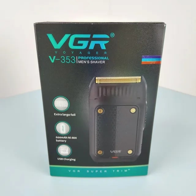 ماشین اصلاح موی صورت وی جی آر مدل V-353 با تیغه استیل پیشرفته، تکنولوژی فویلی، قابلیت اصلاح با شماره صفر، باتری 600 میلیآمپر ساعت و شارژر USB، طراحی ارگونومیک و سبک با برس تمیزکننده و محافظ