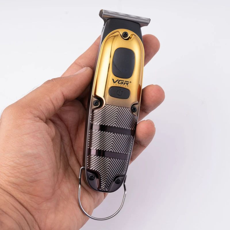 ماشین اصلاح موی صورت وی جی ار مدل V-981 با تیغه استیل ضد زنگ، عملکرد توربو، طراحی ارگونومیک، شارژ سریع 90 دقیقه و استفاده 150 دقیقه، دارای نمایشگر LED و 3 شانه اصلاح 1، 2 و 3 میلیمتری
