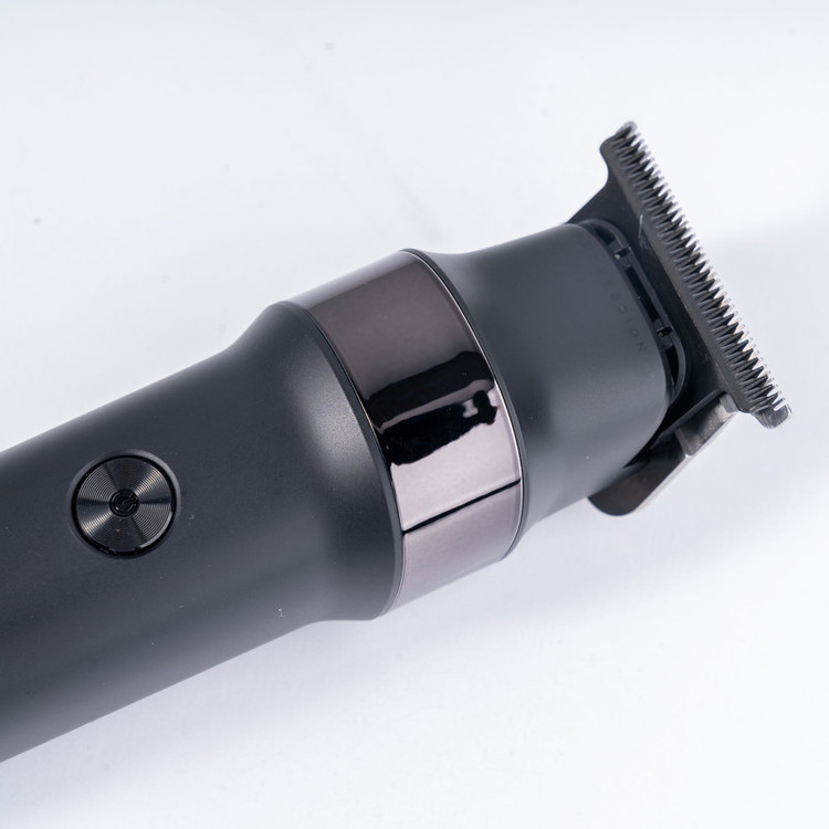 ماشین اصلاح موی سر و صورت وی جی آر مدل V-987 با تیغه سرامیکی و استیل ضد زنگ، موتور دی سی 7000 دور در دقیقه، عملکرد توربو، باتری 2000 میلیآمپرساعتی با 400 دقیقه استفاده و صفحه نمایش الایدی میزان شارژ
