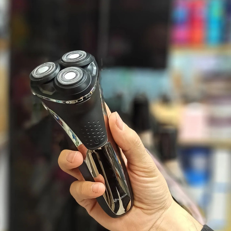 ماشین اصلاح موی صورت پرومارون مدل RL-710 با سه تیغه استیل ضد زنگ، اصلاح چرخشی، استفاده به صورت خشک و مرطوب، طراحی ارگونومیک، باتری 2000 میلیآمپر ساعت، شارژ سریع و شانه قابل تنظیم دستی