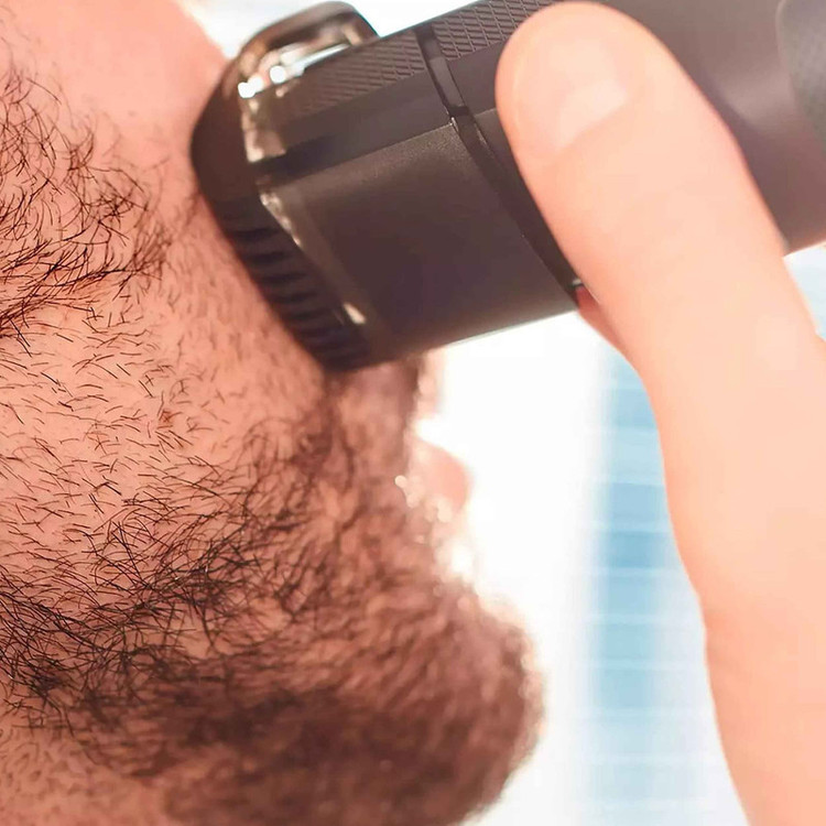 ماشین اصلاح موی صورت فیلیپس مدل BT5200/16 با تیغههای استیل ضدزنگ خود تیزشونده، طول اصلاح 0.4 تا 10 میلیمتر، قابلیت استفاده با باتری و برق، شارژ USB یک ساعته و ضدآب با طراحی ارگونومیک و شانه قابل تنظیم دستی