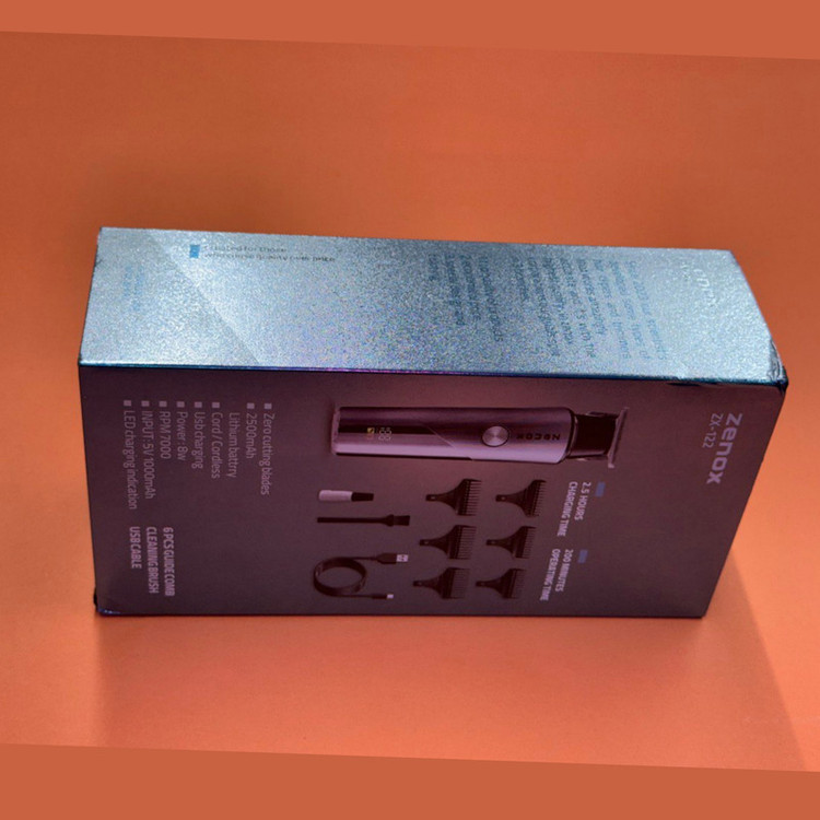 ماشین اصلاح موی صورت و بدن زیناکس مدل ZX-122 با تیغه استیل ضد زنگ، موتور دو سرعته، قابلیت اصلاح صفر، نمایش وضعیت باتری، شارژ سریع با کابل USB، استفاده خشک و مرطوب، همراه با 6 شانه اصلاح