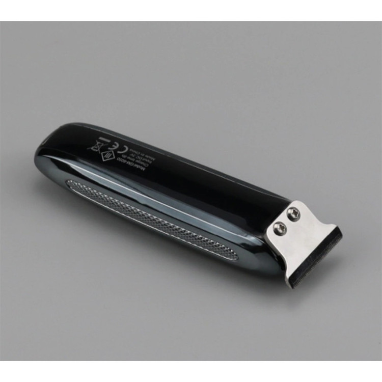 ماشین اصلاح موی سر و صورت جیمی مدل GM-6050 با تیغه استیل ضد زنگ، اصلاح برش مستقیم با دقت 0.1 میلیمتر، قابلیت صفرزن، خط زن و حجم زن، باتری با 70 دقیقه زمان استفاده و نمایشگر وضعیت شارژ و سه شانه اصلاح 1، 2 و 3 میلیمتری