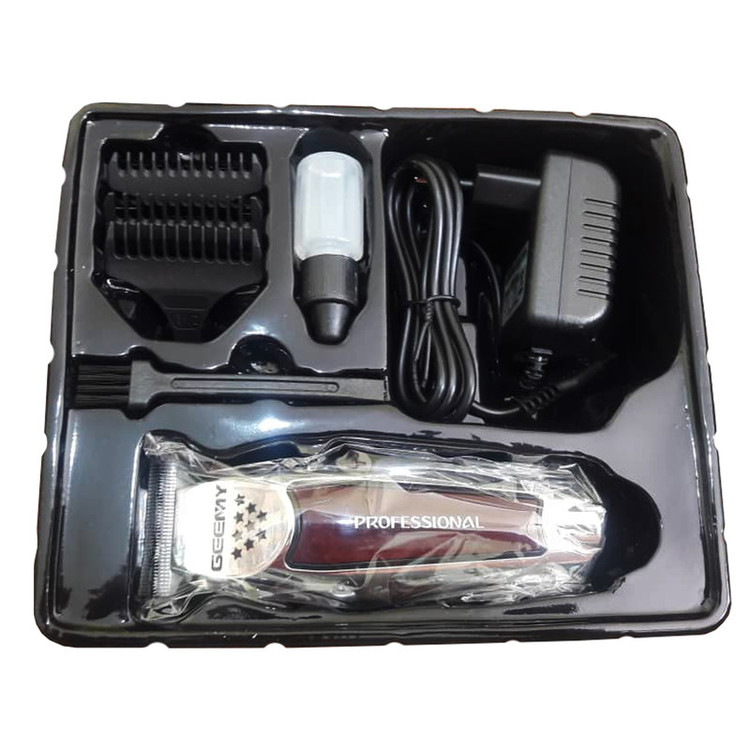 ماشین اصلاح موی سر و صورت جیمی مدل GM 855 با تیغه استیل ضد زنگ، باتری لیتیوم یون، دو سرعت موتور قابل تنظیم، منبع تغذیه برق و باتری قابل شارژ، همراه با 3 عدد شانه متحرک و طراحی ارگونومیک