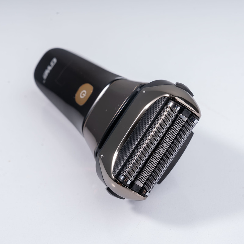 ماشین اصلاح موی صورت جی دبلیو مدل GW-9909، اصلاح به صورت صفر زن، نمایشگر وضعیت باتری، ضد آب، منبع انرژی با کابل USB، تکنولوژی اصلاح به صورت شیو فویلی، مدت زمان شارژ 120 دقیقه و مدت زمان استفاده پس از شارژ 80 دقیقه، بههمراه کابل شارژ USB، محافظ، برس