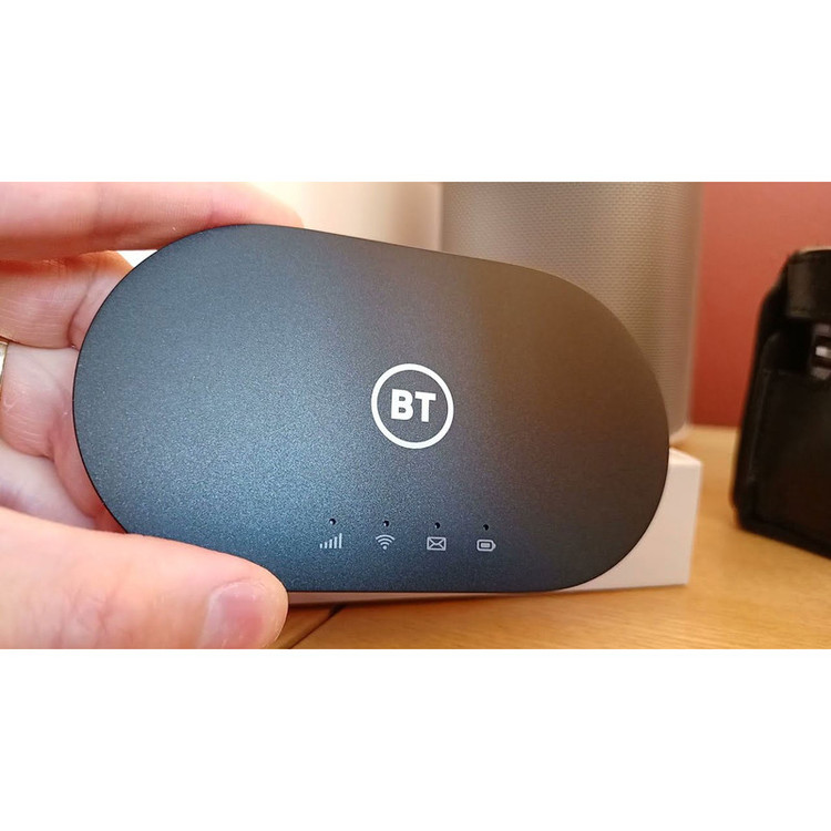 مودم 4.5G قابل حمل آلکاتل مدل BT71 با تکنولوژی Cat6 و Cat7، سرعت دانلود تا 300Mbps، پشتیبانی همزمان از 20 کاربر، وایفای دو بانده 2.4GHz و 5GHz، استاندارد IEEE 802.11b/g/n/ac، باتری با شارژدهی 7 تا 8 ساعت و قابلیت ارسال SMS