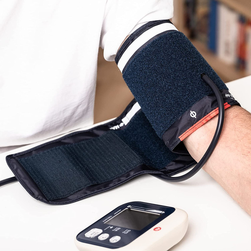 فشارسنج بازویی دیجیتال پیک سلوشن مدل easyRAPID با تکنولوژی RAPID TECH، اندازهگیری سریع و دقیق فشار خون و ضربان قلب، نمایش میانگین 3 اندازهگیری آخر، تشخیص آریتمی، حافظه 60-31 رکورد، منبع تغذیه برق و باتری و کاف مناسب بازو 22 تا 42 سانتیمتر