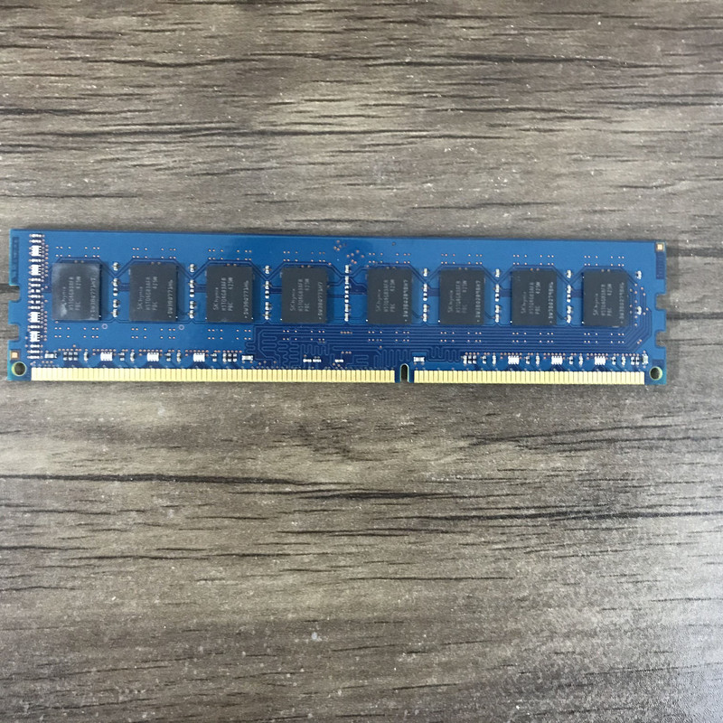 رم دسکتاپ 8 گیگابایتی اس کی هاینیکس مدل 12800، با فرکانس 1600 مگاهرتز از نوع DDR3 و تایمینگ CL11