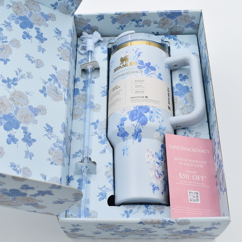 تراول ماگ مدل LoveShackFancy Holiday Quencher Limited edition گنجایش 1.18 لیتر