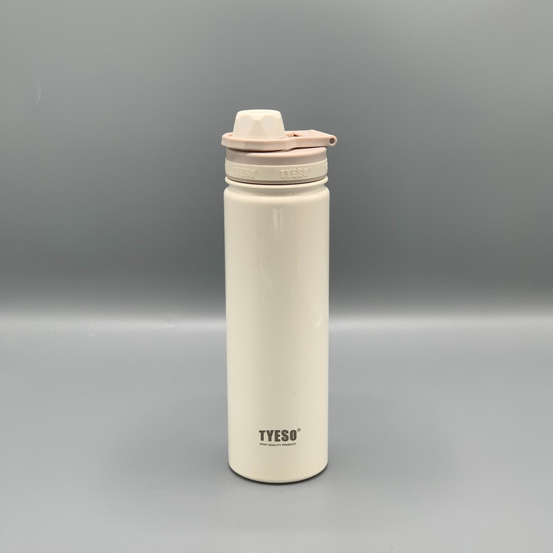 قمقمه ورزشی مدل TS-8709C با حجم 750 میلیلیتر و عایق حرارتی دوجداره خلأ