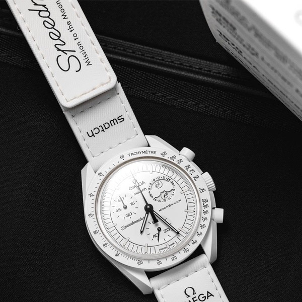 ساعت مچی عقربهای مکانیکی مدل Omega x Swatch Mission To Moonphase Snoopy