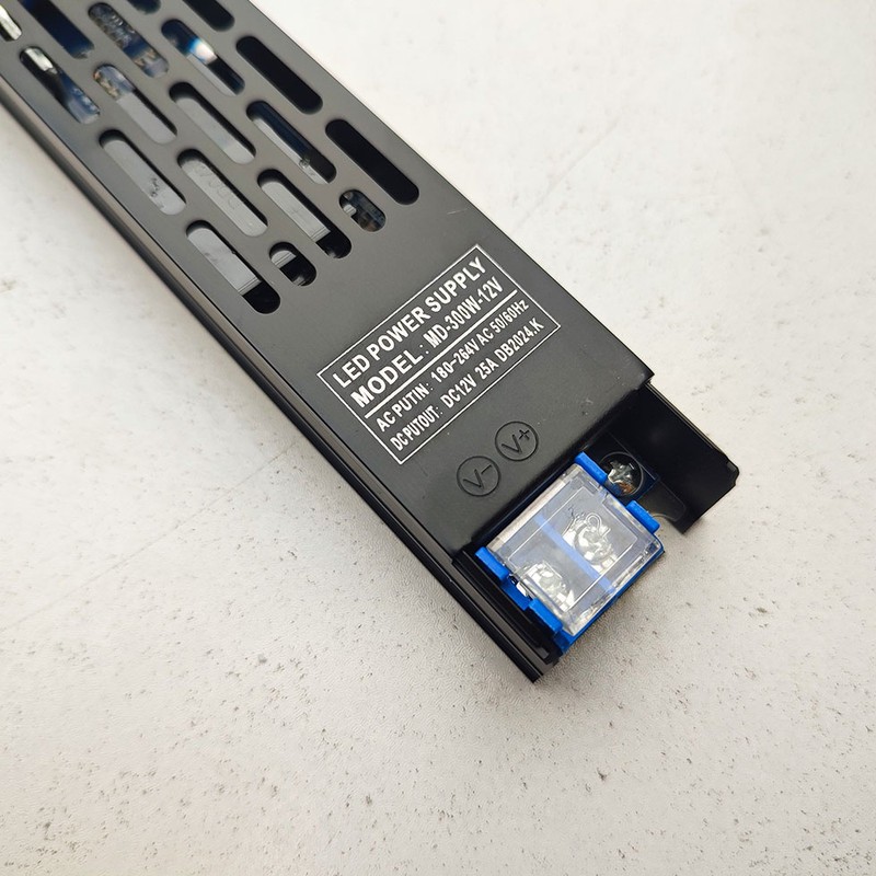 آداپتور سوئیچینگ 12 ولت 25 آمپر مدل MD-300W اسلیم