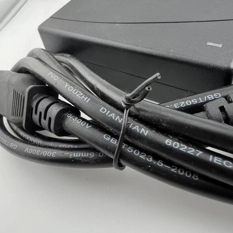 مبدل برق شهری به فندکی خودرو مدل AC6021