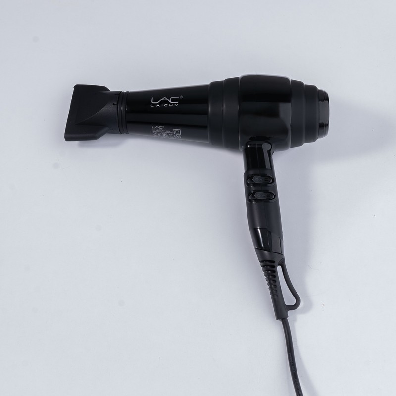 سشوار حرفهای 2200 وات لایچی مدل L-9070، موتور AC، وزن 1100 گرم، المنت سرامیک تورمالین، دارای سری متمرکزکننده پهن با و...